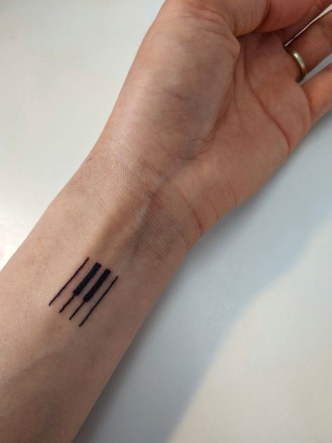 Piano Key Tattoo Ideas, Piano Tattoos For Women, Worship Music Tattoo Ideas, Simple Piano Tattoo, Piano Related Tattoo, Tiny Piano Tattoo, Tattoos Music Lovers, Piano Inspired Tattoos, Tattoo Piano Ideas