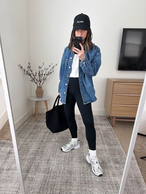 Jean Airport Outfit, Button Up Leggings Outfit, Leggings Denim Jacket Outfit, Leggings Denim Shirt Outfit, Denim Shirt Leggings Outfit, Denim Over Shirt Outfit, Denim Shaket Outfits, Denim Utility Jacket Outfit, Denim Shirts For Women Outfits