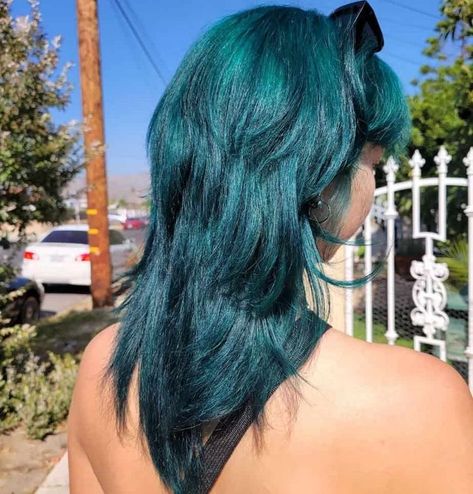 Emerald Green And Blue Hair, Dark Green Blue Hair, Bluish Green Hair, Emerald Green Hair Balayage, Subtle Blue Hair, Bright Color Hair Ideas, Dark Green And Black Hair, Greenish Blue Hair, Dark Turquoise Hair