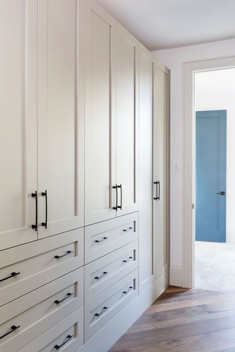 this for the master closets Bedroom Built Ins, Slanted Walls, Attic Closet, Hallway Closet, Bedroom Cupboards, Built In Cupboards, Attic Apartment, Build A Closet, Wall Closet