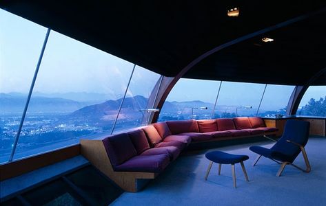 Must-See Movies Starring Architecture and Design Chemosphere House, Movie Architecture, Spaceship House, John Lautner, Minimal House Design, Mid Century Architecture, See Movie, House Inside, Building Structure