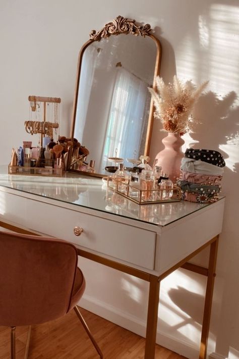 17 Makeup Vanity Ideas That Will Make You Want to Redecorate - Lucky Girl Living Makeup Vanity Decor, Bedroom Vanity Set, Perfume Organizer, Antique Bedroom, Organizer Ideas, Bedroom Vanity, Vanity Decor, Cozy Room Decor, Vintage Room