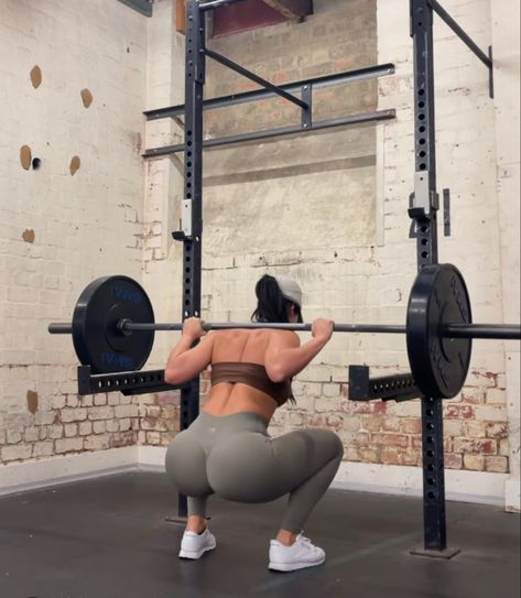 Gym Aesthetics Women, Squat Rack Aesthetic, 2023 Vision Board Gym, Lift Weights Aesthetic, Gym Fitness Aesthetic, Squatting Aesthetic, Women Working Out, Gym Girly Asthetic, Lifting Aesthetic Gym