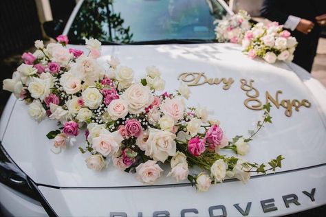 Car Decorations For Wedding Flowers, Wedding Car Deco, Wedding Infographic, Bridal Car, Wedding Car Decorations, Flower Garland Wedding, Wedding Entrance Decor, Classic Wedding Decorations, Desi Wedding Decor