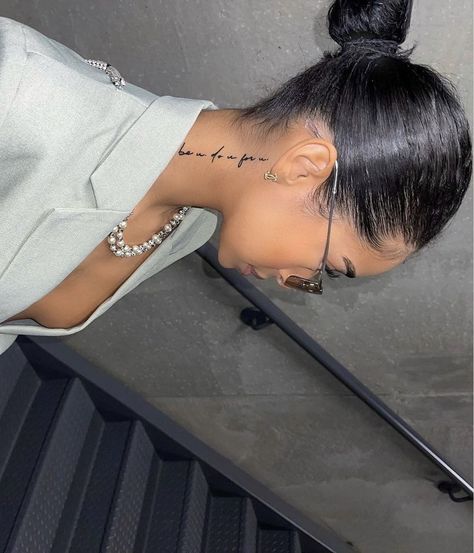 Neck And Behind Ear Tattoos, Script Tattoo Neck, Side Of The Neck Tattoos Women, Tiny Neck Tattoos For Women, Sideburn Tattoos, Side Neck Tattoo Writing, Cursive Neck Tattoo, Side Neck Tattoos Women, Neck Tattoo Women