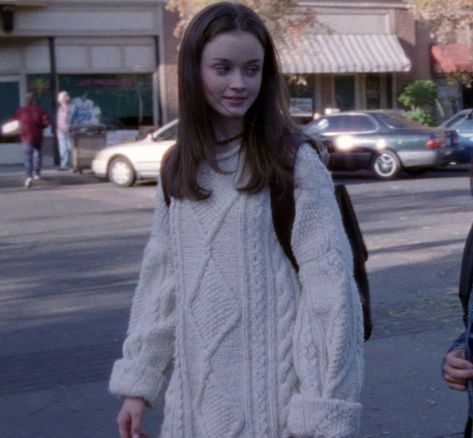 Gilmore Girls Season 1, January Mood, Rory Gilmore Style, Gilmore Girls Fashion, Gilmore Girls Outfits, Gilmore Girls Seasons, Pop Culture Fashion, Outfit Collection, Gilmore Girl