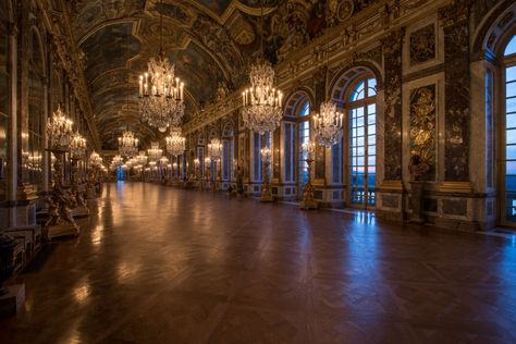 The Hall of Mirrors is located at Versailles in France. The room was  reflection King Louis XIV's vision of himself as a king and the splendor of France. The Hall of Mirrors is about 240 feet long and 34 feet wide with a 40-foot ceiling covered in paintings featuring scenes from Louis XIV's life. Versailles Hall Of Mirrors, Treaty Of Versailles, Fake Fireplace, Empire Ottoman, Hall Mirrors, Chateau Versailles, Hall Of Mirrors, Palace Of Versailles, Hallway Ideas Colour