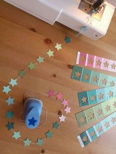 Space Week, Pin Diy, Pom Pom Garland, Diy Garland, Paper Stars, Paint Chips, Crafty Craft, Diy Easy, Cheap Diy