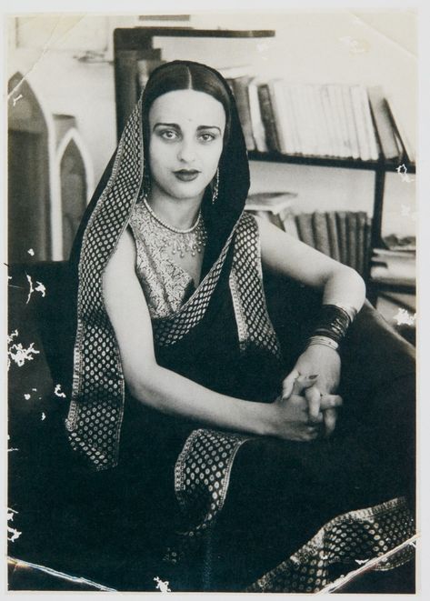 Amrita Sher-Gil (circa 1930s). Photo by Dalip Singh. Reproduced from V. Sundaram, <em>Amrita Sher-Gil: A Portrait in Letters & Writings, Vol. 2</em>, Tulika Books, New Delhi, 2010, p. 626, courtesy of Sotheby's India. Amrita Sher Gil, Female Painters, Stella Rose, Gallery Of Modern Art, Vintage India, Indian Artist, Indian Culture, Work Life, Marie Antoinette