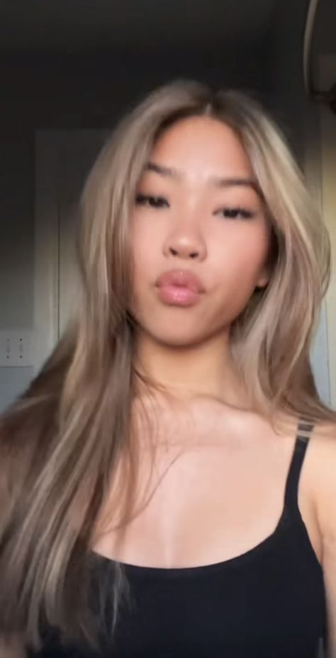 Asian W Blonde Hair, Dark Hair Into Blonde, Dyed Hair On Asians, High Balyage Long Hair, Blond On Asian Hair, Hair Color For Different Skin Tones, Brown Blonde Balayage Asian, Light Light Brown Hair With Highlights, Blonde Balayage On Indian Skin