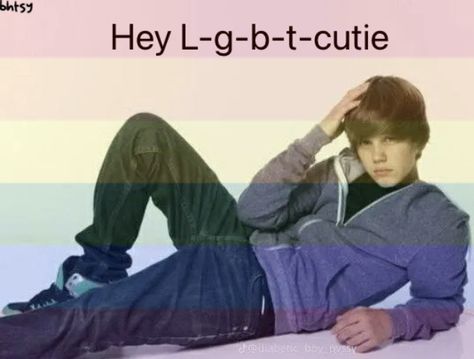 Lgbtq Justin Bieber Matching Pfp, Cursed Justin Bieber Pics, Justin Bieber Cursed Image, Silly Justin Bieber, Justin Bieber Goofy Pics, Justin Beiber Memes Funny Hilarious, Justin Bieber My World, Justin Bieber Photoshoot, Justin Bieber Meme