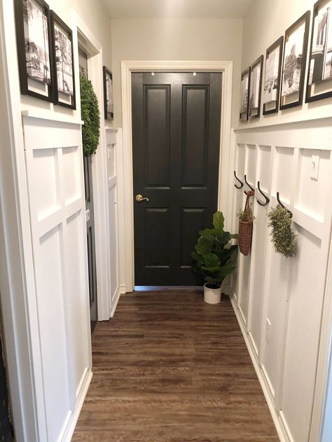 How To Update A Boring Hallway With Board And Batten & A Gallery Wall - Hip & Humble Style Board And Batten Hallway, Hallway Makeover, Colour Hallway, Board And Batten Wall, Young House Love, Home Design Diy, Hallway Wall, Entry Hallway, Narrow Hallway