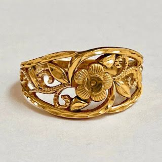 Classy Ring, Beautiful Gold Rings, Antique Gold Rings, Gold Jewels Design, Gold Finger Rings, Wedding Classy, New Gold Jewellery Designs, Gold Earrings Models, Gold Bridal Jewellery Sets