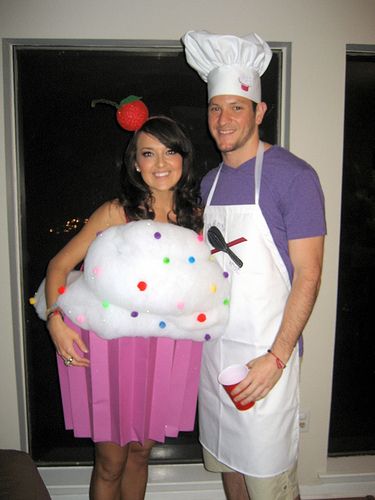 love this idea. couples costumes. baker and cupcake, but G would be the cupcake and I would be the baker...haha Geek Outfit, Cupcake Costume, Diy Costumes Kids, Homemade Halloween Costumes, Holloween Costume, Diy Halloween Costumes Easy, Homemade Costumes, Last Minute Halloween Costumes, Halloween Costume Contest