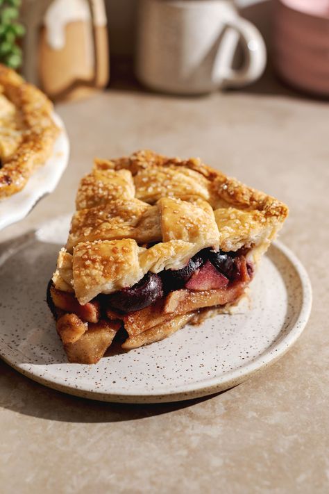 This cherry apple pie is made with a crispy and flaky pie crust and a juicy cherry and apple filling. It's the perfect pie to make during the Fall season! #applepie #pie #cherry #fallbaking #baking | teakandthyme.com Cherry Apple Pie, Apple Cherry Pie, Apple Pie Easy, Classic Apple Pie, Cherry Apple, Pie Tops, Flaky Pie Crust, Frozen Cherries, Apple Filling