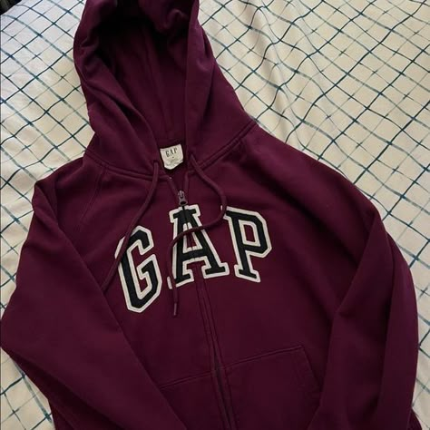 GAP JACKET Dark Red Hoodie, Hoodie Gap, Gap Outfits, Maroon Jacket, Hoodie Aesthetic, Lazy Outfits, Gap Jacket, Cute Jackets, Gap Jackets