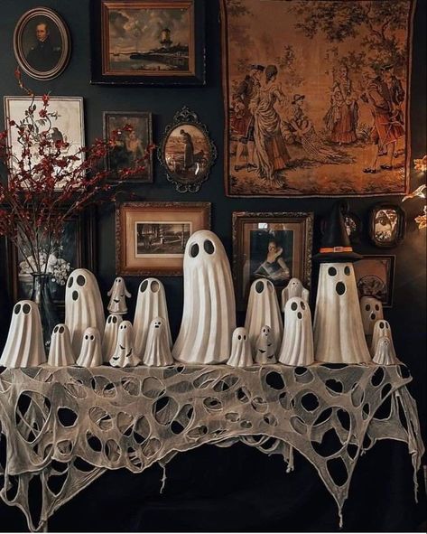 Ghosts Decor, Halloween Entryway, Halloween Mantle, Hallowen Ideas, Cottage Core Decor, Casa Halloween, Elegant Halloween, Halloween Crafts Decorations, Decor Shabby Chic