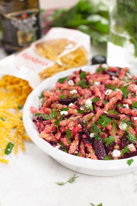 Beet Pasta, Cold Pasta Salad Recipes, Greek Salad Pasta, Colorful Dishes, Cold Pasta Salad, Beet Recipes, Pickled Beets, Cold Pasta, Pasta Salad Recipe