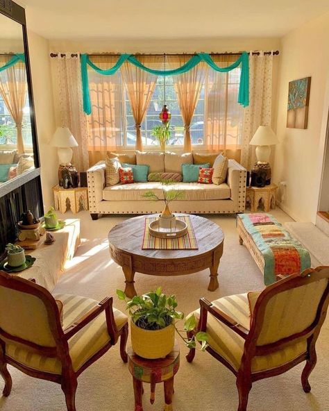 Cozy Traditional Living Room, Modern Traditional Living Room, Cottage Style Living Room, Living Room Indian, Traditional Design Living Room, Indian Room, Indian Living Room, Living Room Decor Indian, Indian Bedroom Decor