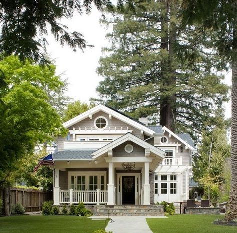 Exterior Cottage, Cottage Colors, Classic Cottage, Real Estat, Casas Coloniales, Craftsman Style Homes, Casa Exterior, Traditional Exterior, Cool Ideas