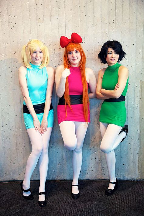 Grab your best friends and transform into the Powerpuff Girls this Halloween. 3 People Costumes, Powerpuff Kızları, Best Group Halloween Costumes, 2015 Halloween Costumes, 90s Halloween Costumes, Friend Costumes, Best Friend Halloween Costumes, Trio Halloween Costumes, 90s Halloween