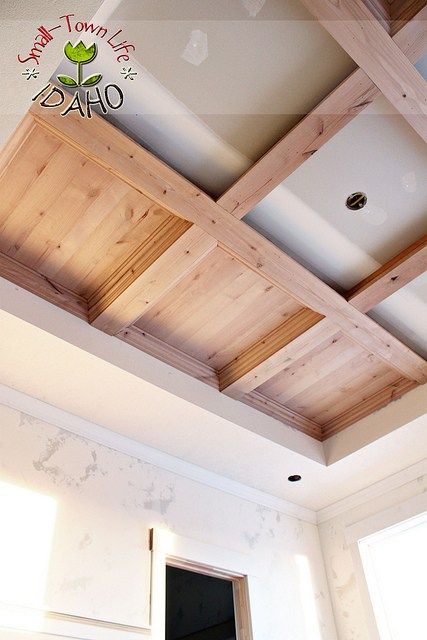 Diy Wood Ceiling, Wood Coffered Ceiling, Remodel House, Plafond Design, Diy Ceiling, Wood Ceiling, Diy Holz, Wood Ceilings, Diy House