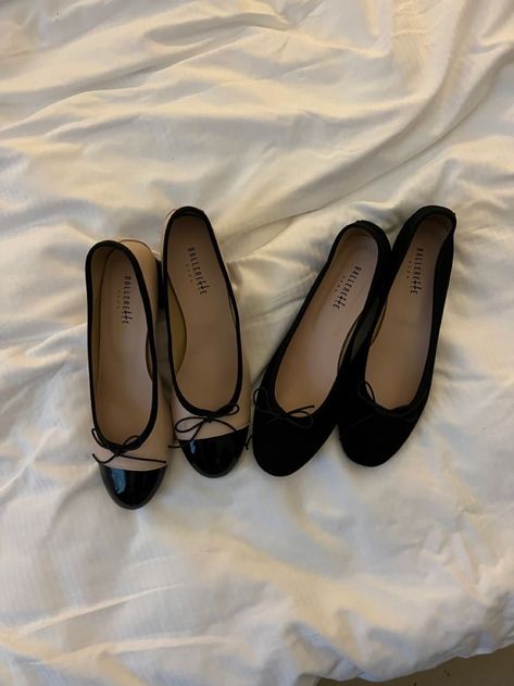 Ballet Aesthetic Shoes, Black Ballet Flats Aesthetic, Ballet Flat Aesthetic, Old Money Flats, Black Flats Aesthetic, Outfits With Ballet Flats, Ballerina Shoes Outfit, Ballet Flats Aesthetic, Flats Aesthetic