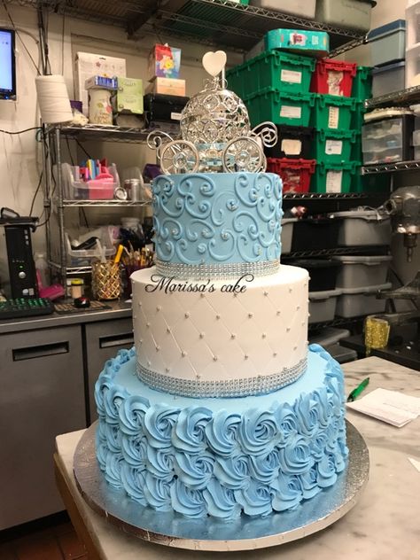 Cinderella Quinceanera Cake, Cake Ideas Disney, Sweet 16 Cinderella Theme, Cinderella Wedding Cake, Cinderella Birthday Cake, Cinderella Quinceanera Themes, Cinderella Sweet 16, Cinderella Quinceanera, Disney Sweets