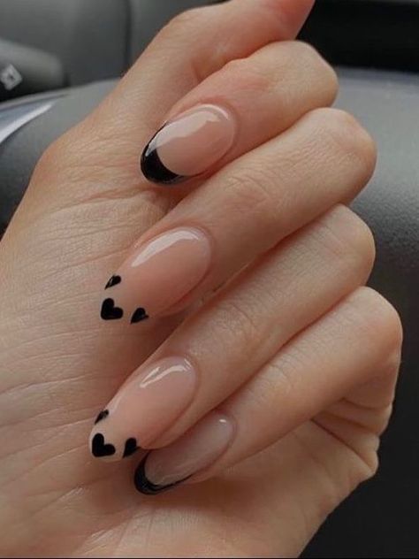 Cute Minimalistic Nail Designs, Minimalist Heart Nails, Valentines Day Nails Nail Art, Simple Heart Nails, Black Heart Nails, Hearts Nail Art, Heart Nail Designs, February Nails, Heart Nail