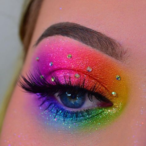 Samantha on Instagram: “I love rainbow makeup 🌈 [EYES] @proglitz Dazzling Multichrones all 8 of them. (Use code: DOE20 for 20% off) @proglitz Crystal Face Gems…” Rainbow Eye Makeup, Fantasy Fest, Rainbow Eyes, Arte Indie, Pride Makeup, Rainbow Makeup, Face Gems, Dramatic Makeup, Graphic Liner