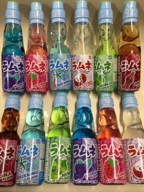 Japanese Soda, Hicks Und Astrid, Snacks Japonais, Japan Snacks, Japanese Drinks, Carbonated Soft Drinks, Asian Snacks, Cute Snacks, Japanese Candy