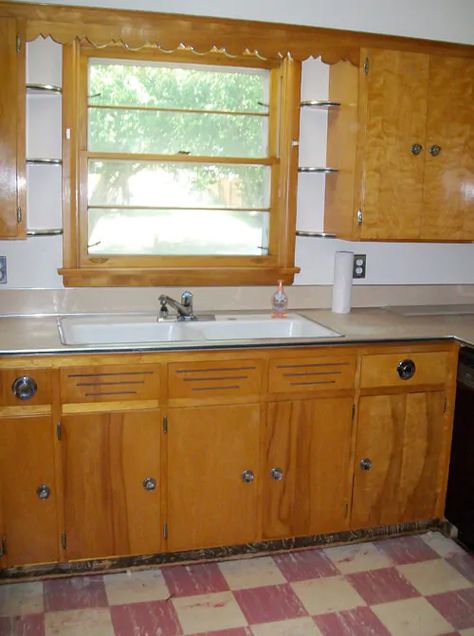 Lauries Kitchen design dilemma 1950 Kitchen Cabinets, Vintage Kitchen Cabinets 1950s, 1950s Kitchen Cabinets, 1950 Kitchen, Retro Kitchen Cabinets, 1950s Kitchen Remodel, Craftsman Kitchens, Kitchen Sink Decor, 1970s Kitchen Remodel