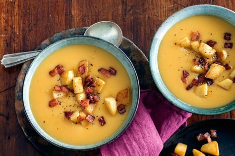 Pumpkin and apple cider soup with apple and bacon croutons Caramelised Apple, Pumpkin Chilli, Soup Bacon, Creamy Pumpkin Soup, Crouton Recipes, Apple Pumpkin, Apple Chicken, Apple Soup, Bacon Soup