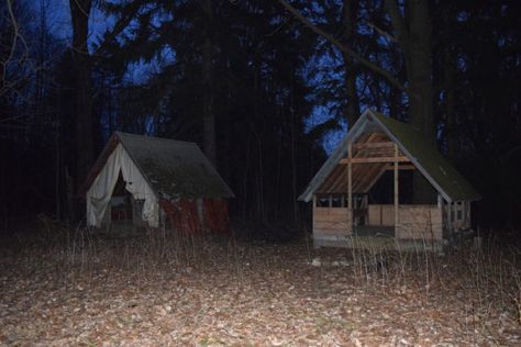 Creepy summer camp aesthetic. Summer Camp Aesthetic, New York State Parks, Sleepaway Camp, Girl Scout Camping, A Night At The Opera, Camping Aesthetic, Scout Camping, Scary Places, Shoot Ideas