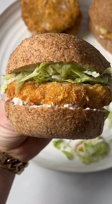 The McChicken Sandwich has always been one of the most popular of the chicken sandwiches on the McDonald's menu. If you've been craving a crispy chicken sandwich but you follow a gluten free diet, then this Copycat McChicken Sandwich Recipe is for you. It's higher in protein, has a lower fat content & has less grams of carbs than its fast food cousin and so simple to make at home! Mcchicken Copycat Airfryer, Homemade Mcchicken Sandwich, Mcchicken Copycat, Healthy Lunch Ideas High Protein, Mcchicken Recipe, Hunting Meals, Lunch Ideas High Protein, Reflux Friendly Recipes, Acid Reflux Friendly Recipes