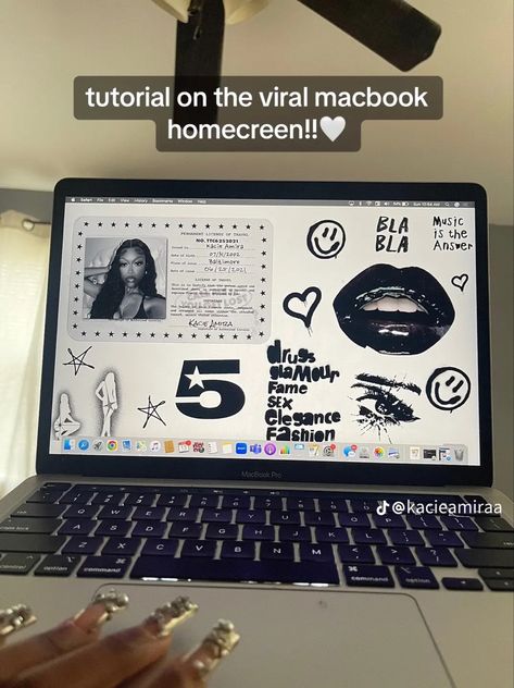 Organisation, Things To Do On Your Macbook, Asthetic Picture Wallpaper For Macbook Pro, Macbook Pro Homescreen Layout, Desktop Wallpaper Ideas Aesthetic, Cute Iphone Homescreen Ideas, Hp Computer Aesthetic, Mac Desktop Widgets, Macbook Screen Layout