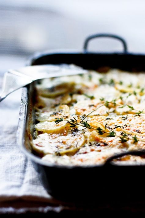 Simple & delicious Parsnip Gratin with Gruyere and Thyme, an earthy, subtly sweet holiday side-dish that will convert any parsnip skeptic! Easiest Recipes, Vegetarian Sides, Recipes Yummy, Vegetarian Side Dishes, Vegan Side Dishes, Holiday Side Dishes, Keto Food, Goulash, Christmas Parties