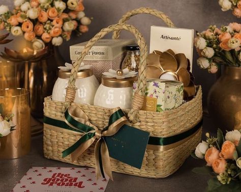 Food Box Ideas Gift, Big Hampers Ideas, Diwali Gift Packing Ideas, Gift Hampers Packaging Basket Ideas, Diwali Hampers Baskets, Diwali Hamper Packing Ideas, Diwali Hampers Ideas, Beige Gifts, Diwali Gifts Hampers