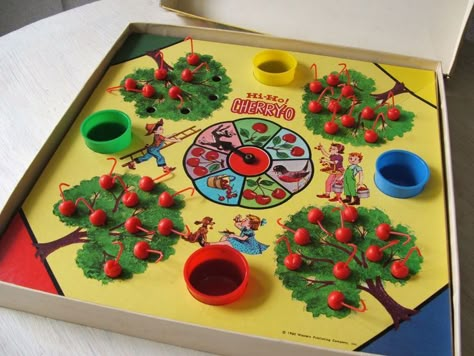 What Your Favorite Board Game Says About Your Personality...and you thought all those hours playing games as a child were wasted. 90s Memories, Childhood Memories 2000, Vintage Board Games, Back In My Day, Good Ole Days, 80s Toys, 90s Childhood, My Childhood Memories, Vintage Memory