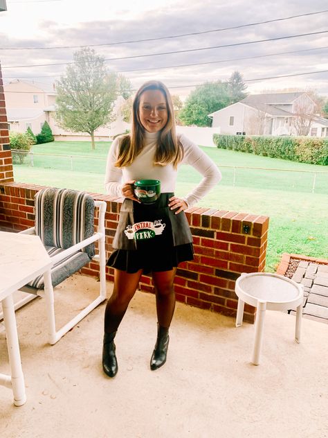 Rachel Friends Halloween Costume, Rachel Green Halloween, Rachel Green Halloween Costume, Rachel Green Costumes, Rachel Friends, Green Halloween, 90s Theme, Halloween Costumes Friends, Rachel Green