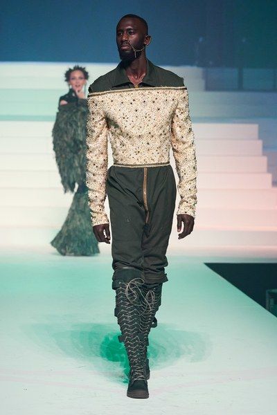 Solarpunk Fashion, Jean Paul Gaultier Haute Couture, Paul Gaultier Spring, Collection Couture, Menswear Runway, Cyberpunk Fashion, Male Fashion Trends, Futuristic Fashion, Fashion Hub