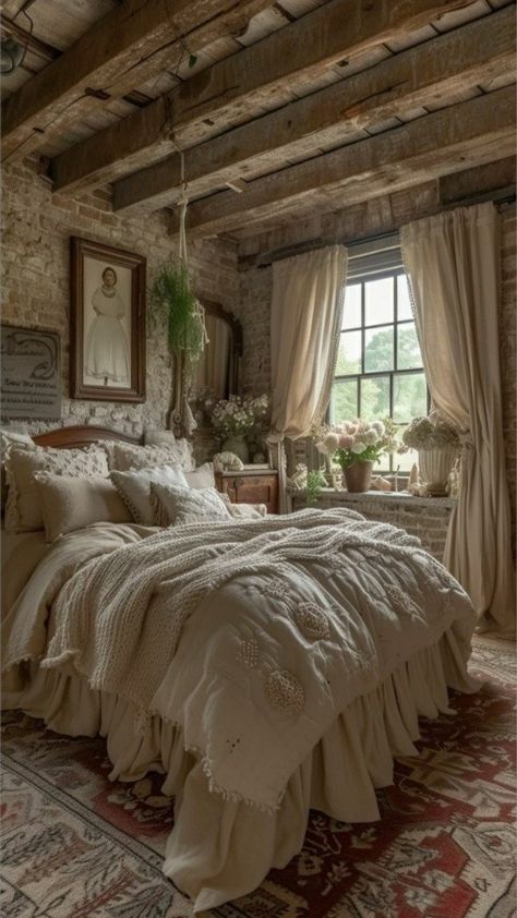 Rustic European Cottage Interiors, Old World Bedroom Ideas, French Country Bedroom Decor Ideas, Tuscany Cottage, Italian Inspired Bedroom, Old Fashioned Bedroom, Italian Bedroom Aesthetic, Bedroom Ideas For Couples Vintage, Rustic Cottage Bedroom