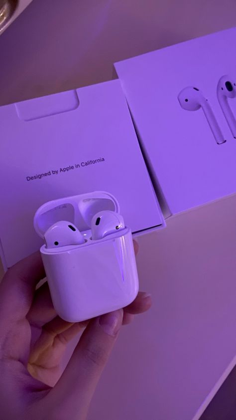 Airpods 2 Aesthetic, Airpods Snap, Airpods Iphone, Purple Room Decor, Apple Earphones, Apple Headphone, Doll Eye Makeup, Iphone Obsession, Mini Apple