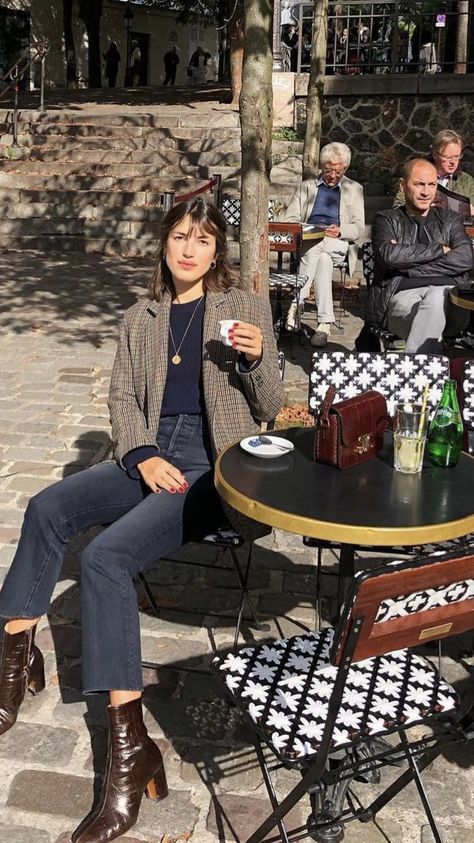 French Fall Outfits, Style Parisienne, Look Adidas, Parisian Chic Style, Jeanne Damas, French Girl Style, Paris Mode, Girls Fall Outfits, Looks Street Style