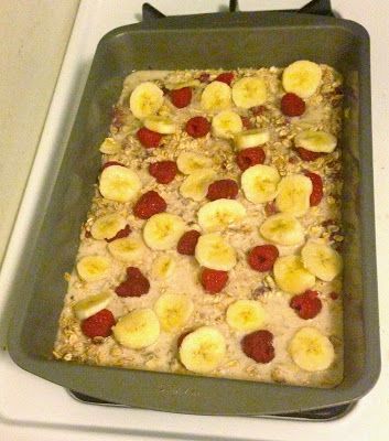 Breakfast for the Week: Clean Eating Berry Banana Oatmeal Bake. Gluten free, clean eating, clean breakfast foods Bougie Breakfast, Banana Oatmeal Bake, Breakfast For The Week, Oatmeal Bake, Banana Baked Oatmeal, Clean Breakfast, Clean Eating Breakfast, Banana Oatmeal, Baked Oatmeal