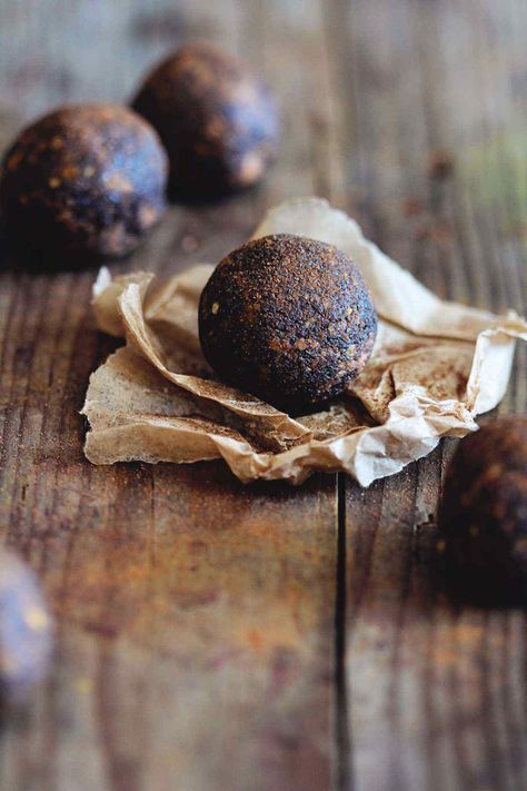 Cinnamon Truffles, Cleanse Salad, Sweet Potatoe Bites, Sweet Potato Cinnamon, Energy Bites Recipes, Master Cleanse, Stuffed Potato Balls, Tasty Meals, Detox Soup