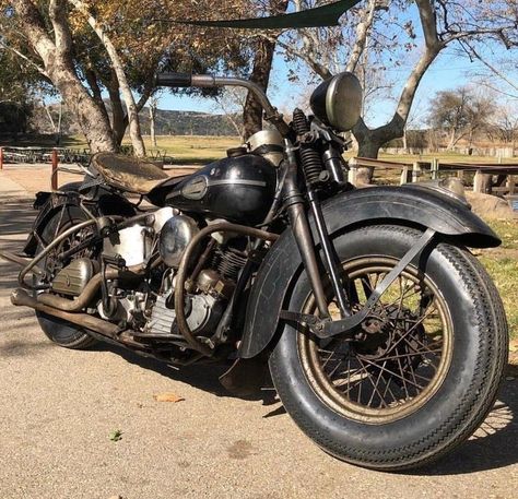 Knucklehead Harley, Harley Davidson Bobber, Old Harley Davidson, Knuckle Head, Harley Davidson Museum, Harley Davidson Knucklehead, Classic Harley Davidson, Bobber Bikes, Harley Davidson Bike