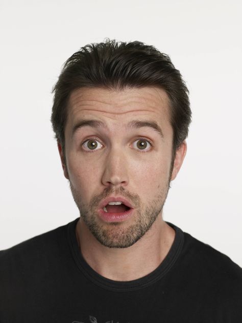 Rob McElhenney as Mac, It's Always Sunny In Philadelphia. I LOVE HIM. Rob Mcelhenney, Charlie Kelly, Crazy Man, Always Sunny, Sunny In Philadelphia, It's Always Sunny, Charming Man, Go Crazy, Big Bang