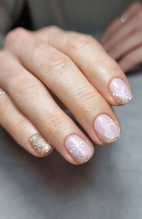 Small Gel Christmas Nails, Pink Christmas Gel Nails Short, Christmas Biab Nails Short, Christmas Nails Biab, Short Round Christmas Nails, Nail Festive, Fancy Christmas Nails, Nail Ideas Christmas, Geeky Nails