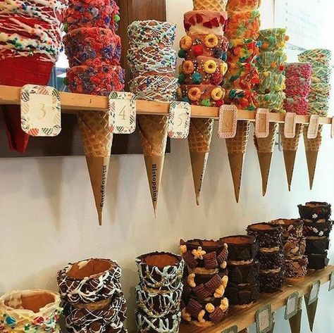 Boutique Patisserie, Ice Shop, Ice Cream Business, Waffle Ice Cream, Bubble Waffle, Ice Cream Design, Milk Shakes, Ice Cream Cones, Ice Cream Parlor